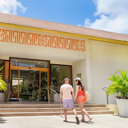 Majestic Colonial Punta Cana (Adults Only) Exterior photo Entrance to the hotel