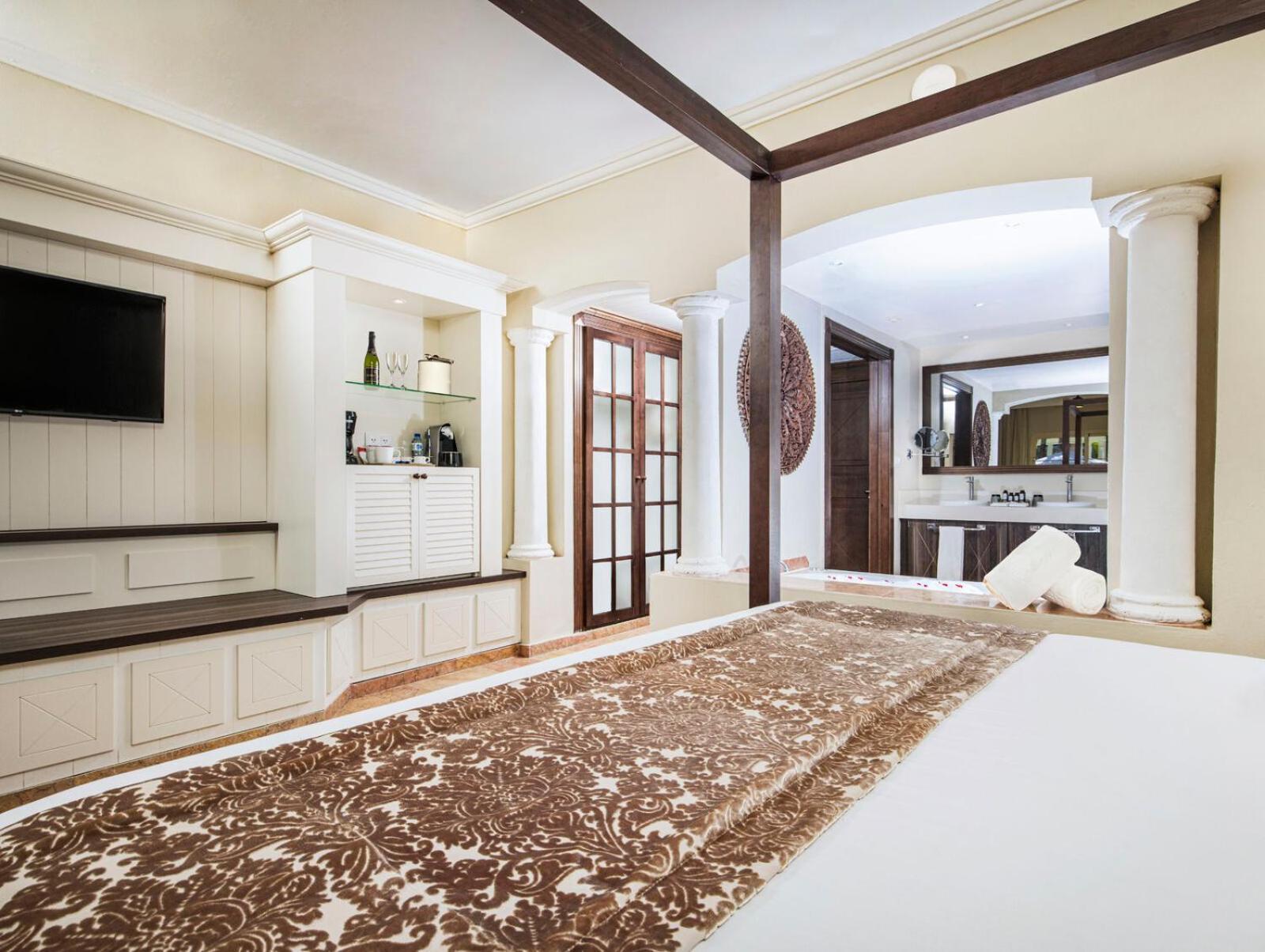 Majestic Colonial Punta Cana (Adults Only) Exterior photo A carpet in a hotel room